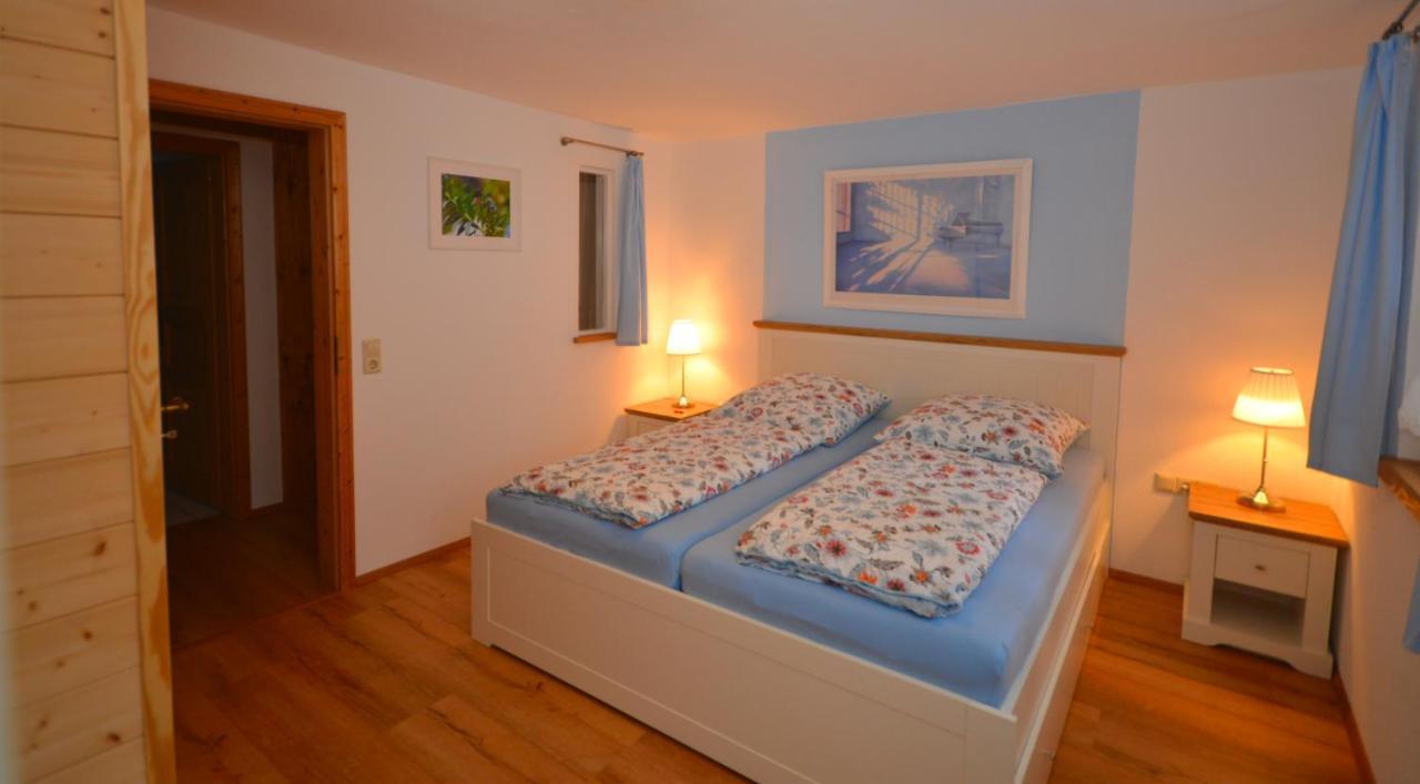 Ferienwohnung Traumschiff Erzingen エクステリア 写真