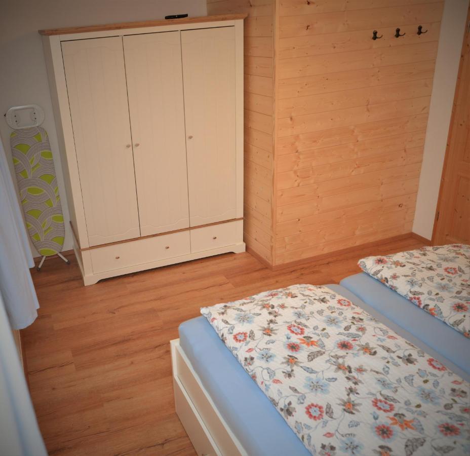 Ferienwohnung Traumschiff Erzingen エクステリア 写真