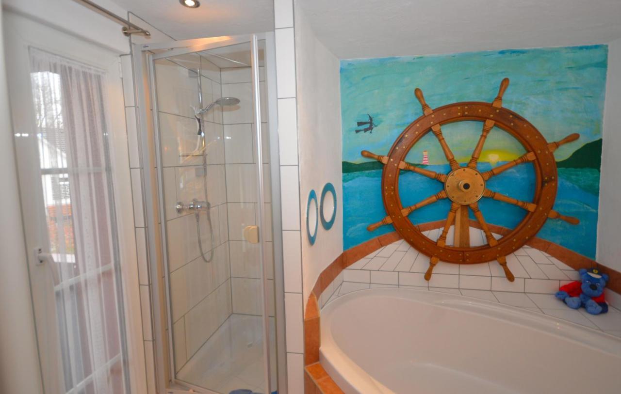 Ferienwohnung Traumschiff Erzingen エクステリア 写真